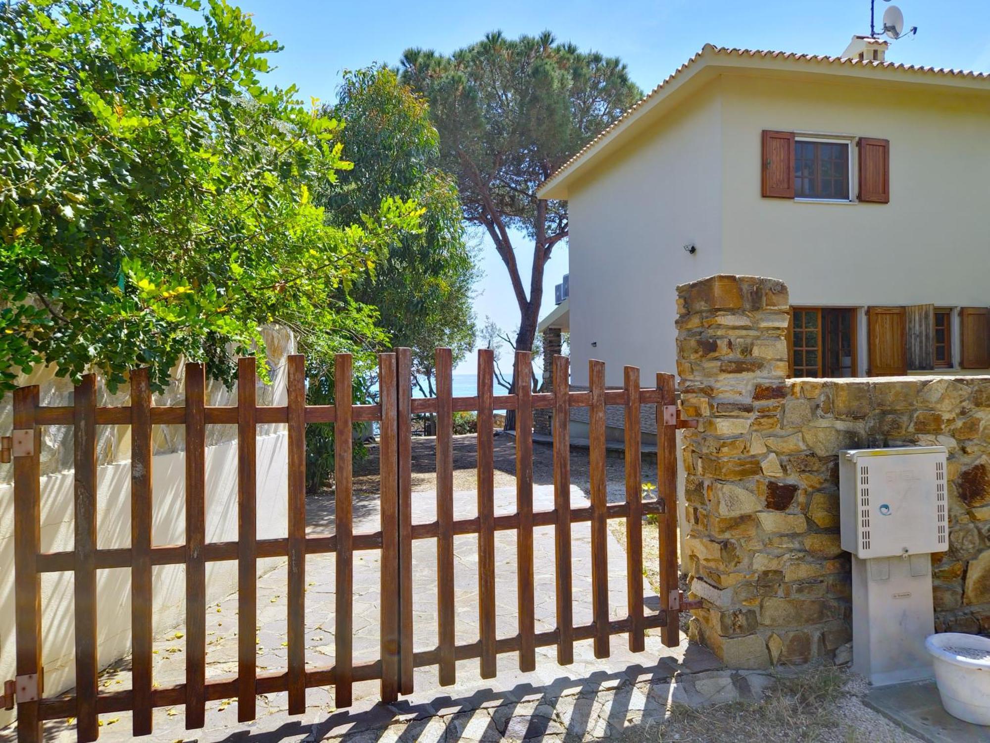 Villa Papiyon - Accesso Privato Alla Spiaggia Cala Liberotto Bagian luar foto