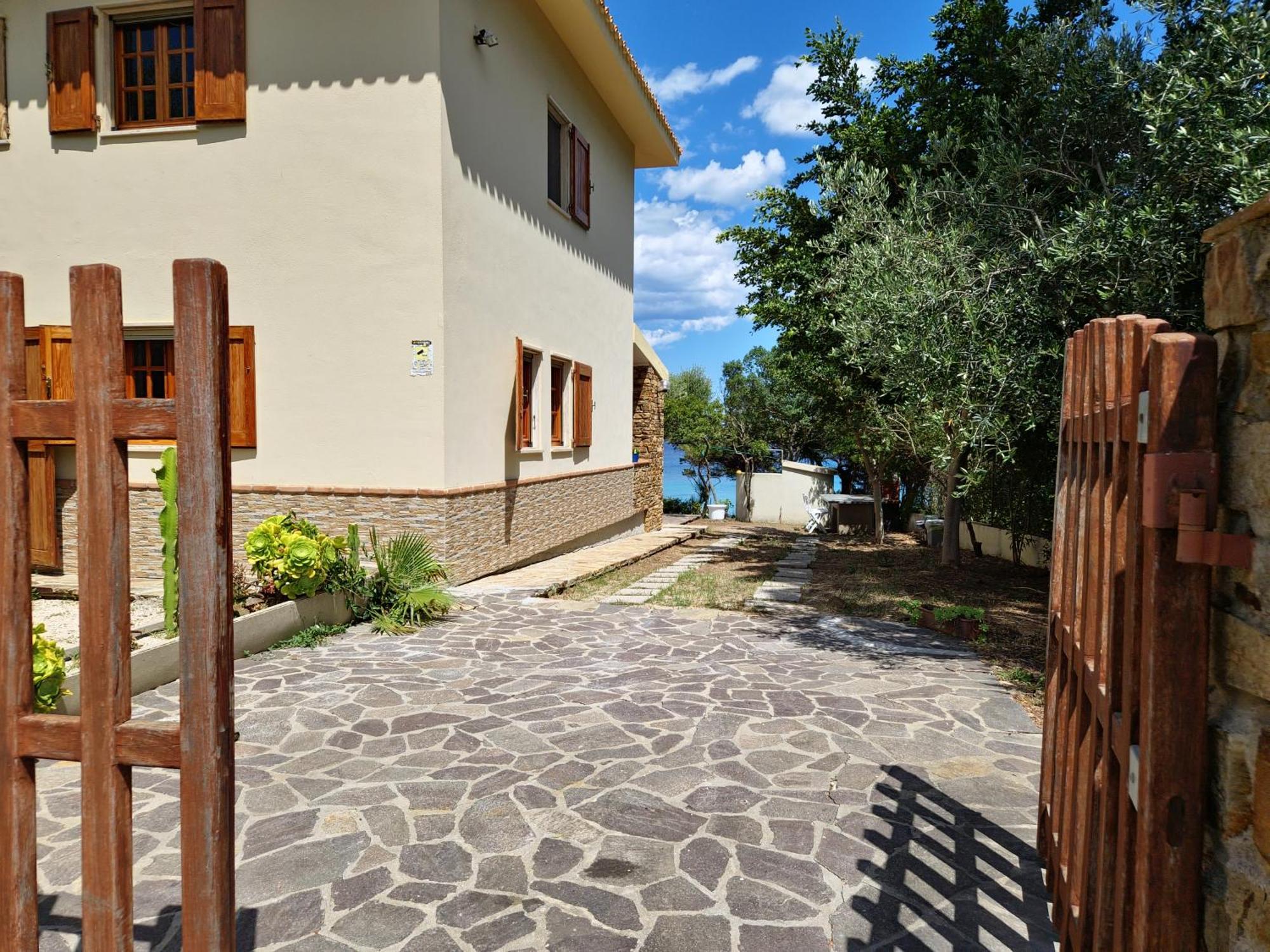 Villa Papiyon - Accesso Privato Alla Spiaggia Cala Liberotto Bagian luar foto
