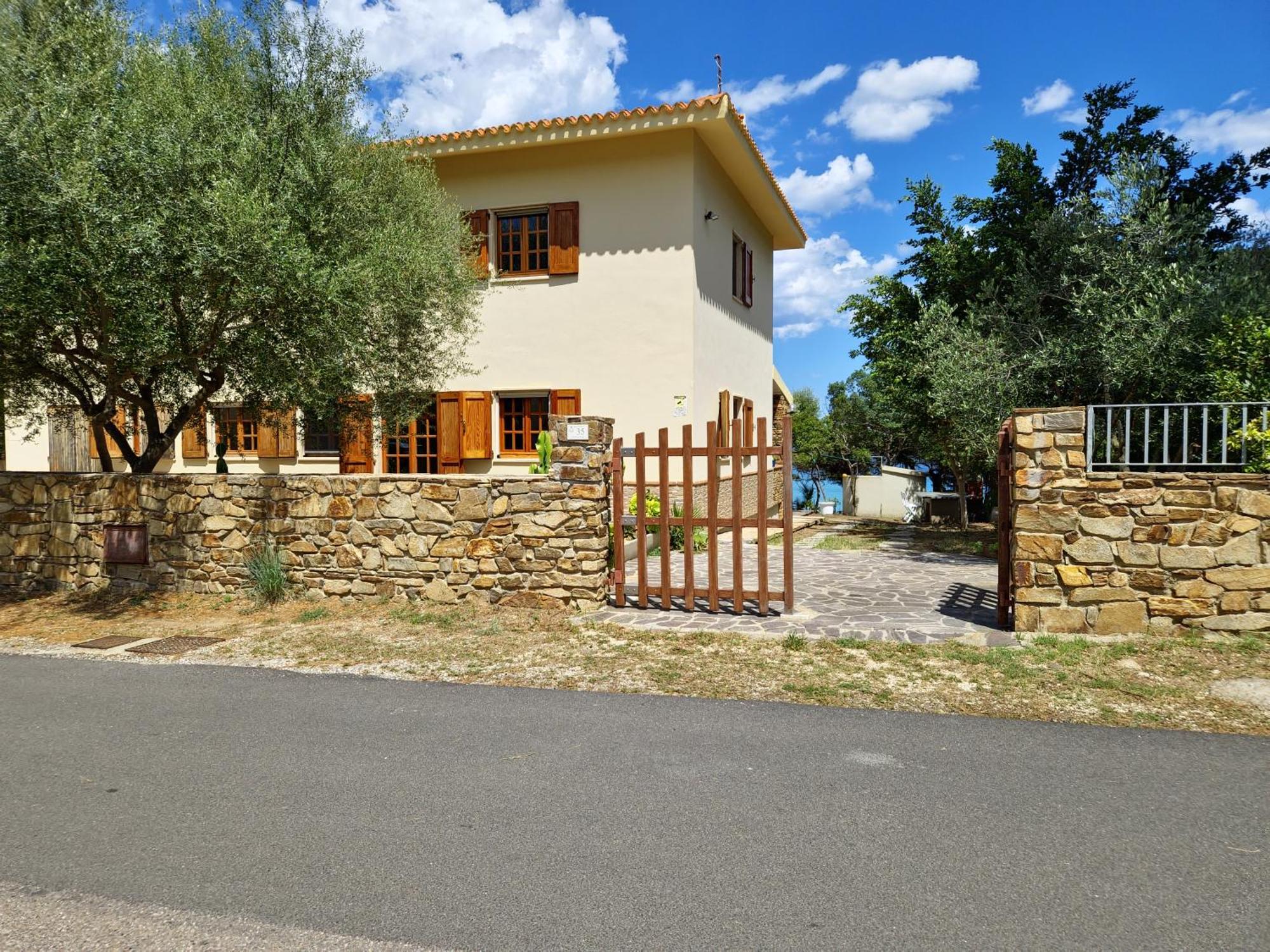 Villa Papiyon - Accesso Privato Alla Spiaggia Cala Liberotto Bagian luar foto